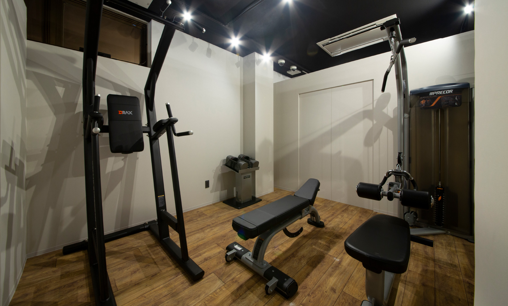 【背中ルーム】