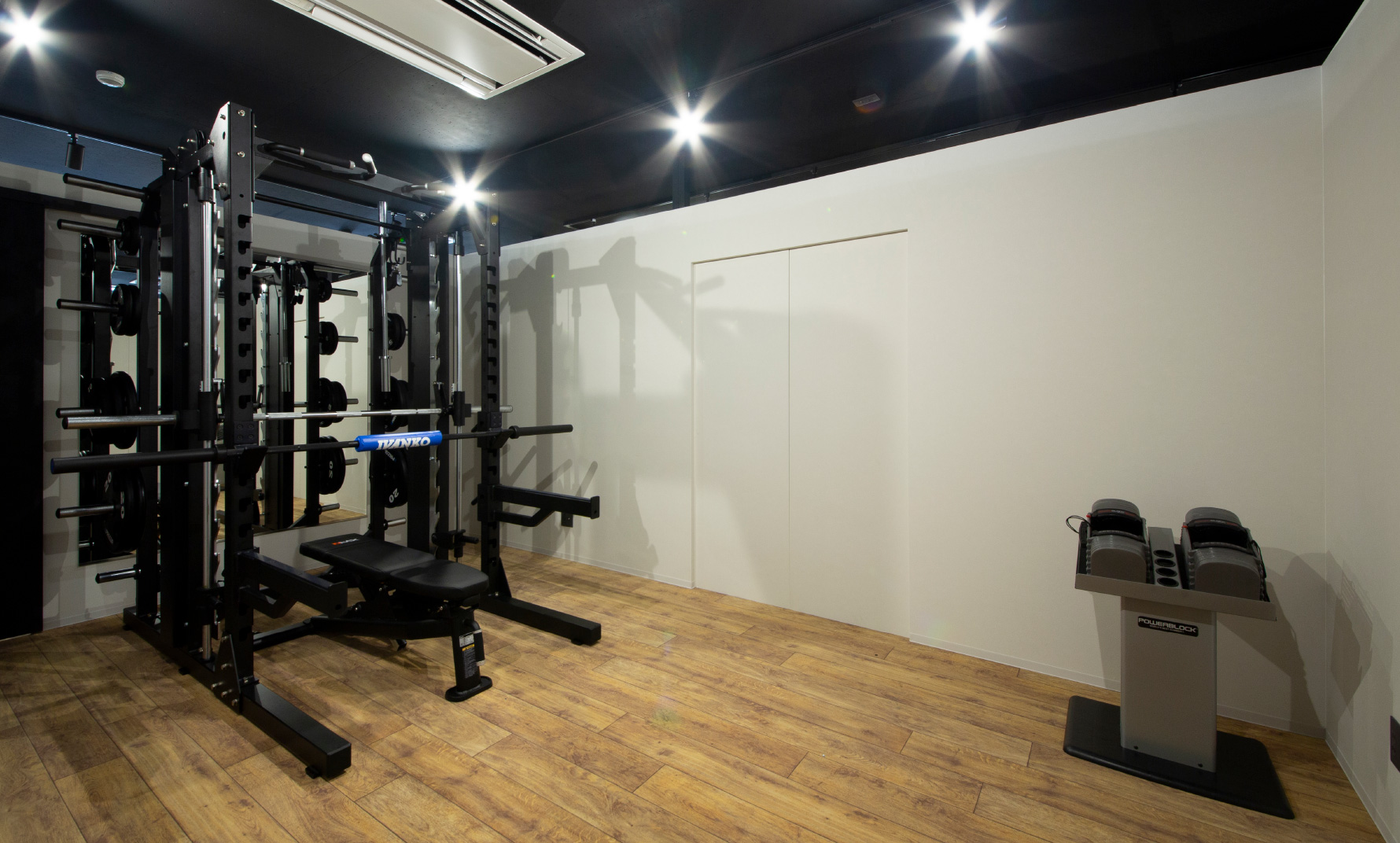 【マルチラックルーム】